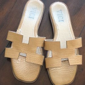 Daisy brown slip on sandals